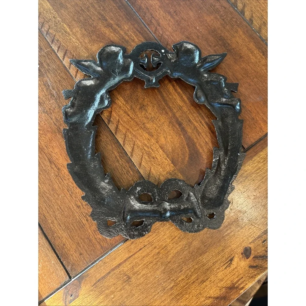 Cast Iron Cherub Wreath‎ 03632
